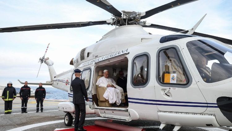 ಜಗದ್ಗುರು XIVನೇ ಲಿಯೋರವರು  ಮೊನಾಕೊಗೆ ಕರೆದೊಯ್ಯುವ ಹೆಲಿಕಾಪ್ಟರ್‌.