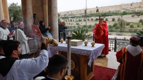 कार्डिनल पिज़्ज़ाबाल्ला ने खजूर रविवार को गेथसेमनी में शांति के लिए प्रार्थना की