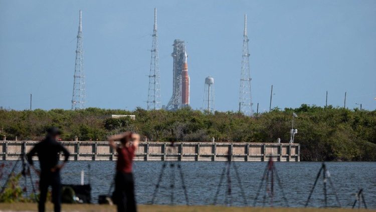 A Cape Canaveral, Florida, è tutto pronto per il lancio di Artemis II