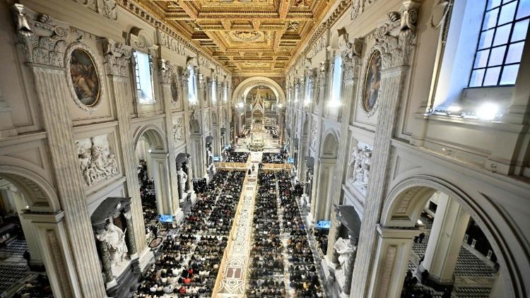 पुण्य बृहस्पतिवार को संत जॉन लातेरन महागिरजाघर में ख्रीस्तयाग