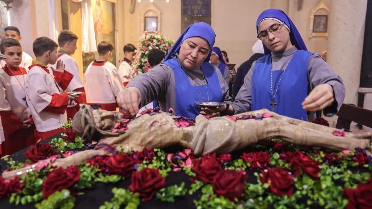 Gaza, Viernes Santo en la parroquia de la Sagrada Familia (AFP)