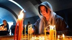 இறைவேண்டல் செய்யும் மக்கள் 