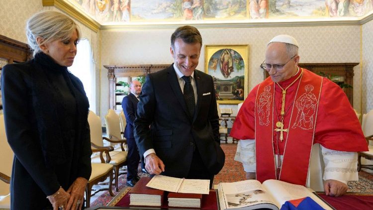 Baba Mtakatifu Leo XIV, Ijumaa tarehe 10 Aprili 2026 amekutana na kuzungumza na Bwana Emmanuel Macron, Rais wa Ufaransa 