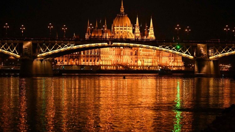 Il palazzo del Parlamento ungherese, simbolo iconico della capitale Budapest