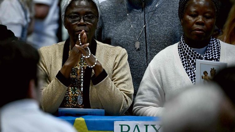 वाटिकन में रोजरी माला विन्ती