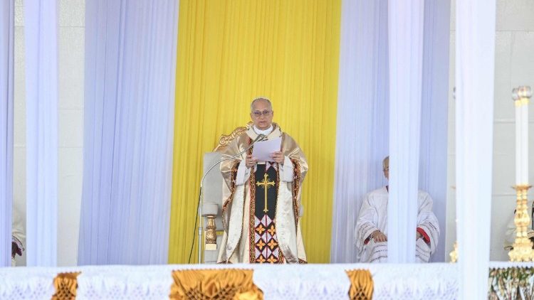 Papst Leo XIV.  am 16. April 2026 am Flughafen Bamenda in Kamerun bei der Heiligen Messe – am 4. Tag seiner elftägigen Apostolischen Reise nach Afrika