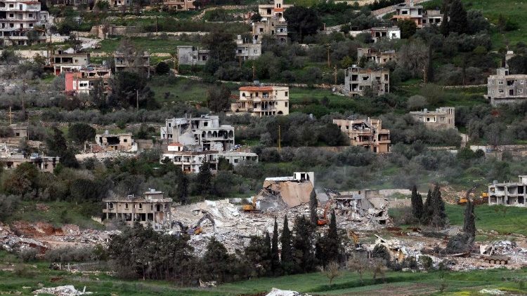 La distruzione in un villaggio del sud del Libano