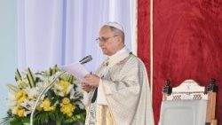 Lev XIV. při mši svaté na letišti v Yaoundé, 18. dubna 2026