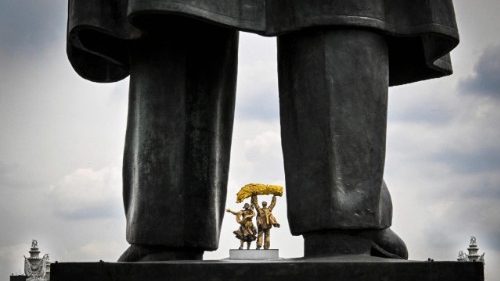 O retorno dos jovens russos ao comunismo, em meio &agrave; guerra e &agrave; crise econ&ocirc;mica