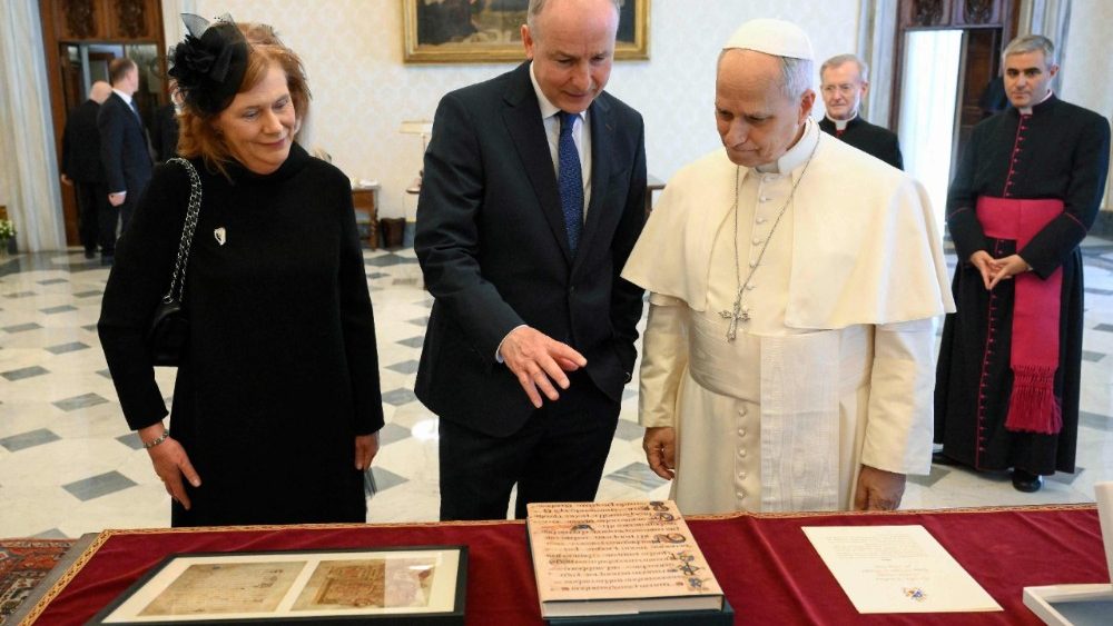 Papa Leoni XIV pret në audiencë Kryeministrin e Irlandës, Michael Martin