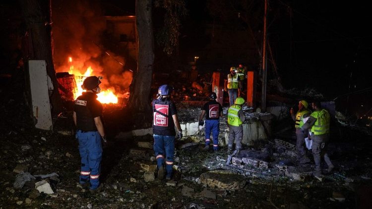 Las consecuencias de un ataque aéreo israelí en la ciudad sureña de Nabatieh