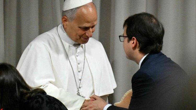  El Papa saluda a Christopher Olah 