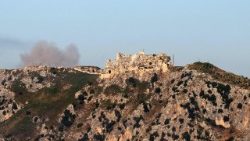 La bandiera israeliana issata sulla fortezza medioevale di Beaufort, nel sud del Libano