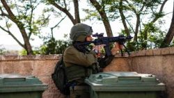 Soldato israeliano in azione nella guerra in Libano 