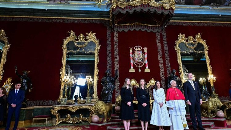 Đức Th&aacute;nh Cha gặp gỡ Gia đ&igrave;nh Quốc vương Philip VI v&agrave; Ho&agrave;ng hậu Letizia, 06.06.2026