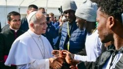 Pāvests tiekas ar migrantiem
