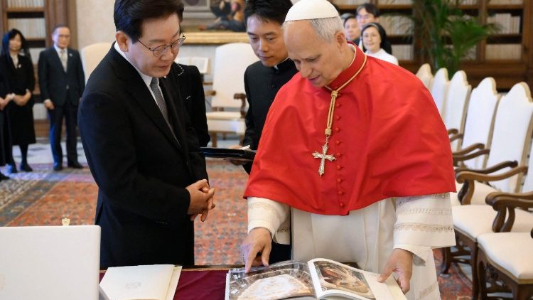 Rais wa Corea ya Kusini alipokutana na Papa Leo XIV mjini Vatican