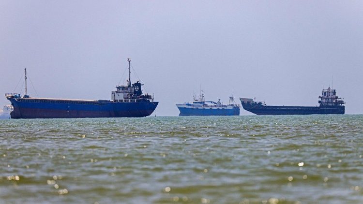 Des navires marchands dans le détroit d'Ormuz. 
