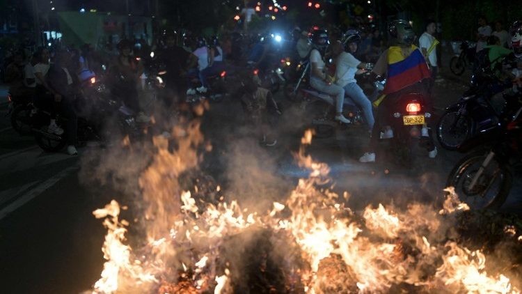 Tensioni nella notte a Cali, terza citt&agrave; della Colombia per abitanti