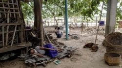 Eine vertriebene Frau in Myanmar
