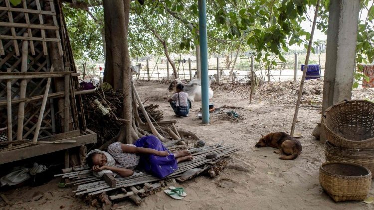 Eine vertriebene Frau in Myanmar