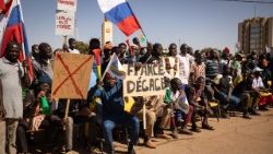 Manifesatanti anti francesi in Burkina Faso