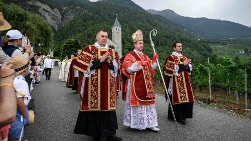 Consagra&ccedil;&otilde;es episcopais dos lefebvrianos: decretada a excomunh&atilde;o