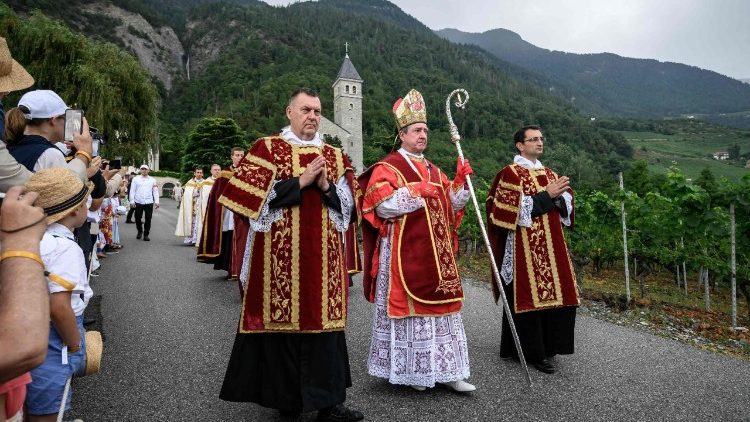 A celebração em Ecône para a sagração episcopal de quatro novos bispos da Fraternidade Sacerdotal São Pio X