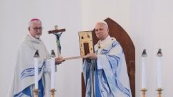 Alessandro Damiano agrigentói érsek és Leó pápa a lampedusai szentmisén
