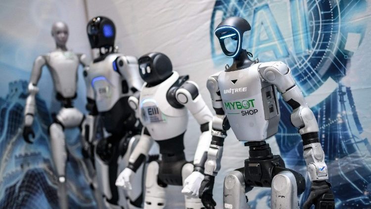 Robot humanoïde présenté par l'entreprise RB Labs au Dialogue mondial sur la gouvernance de l’IA à Genève, le 7 juillet 2026.