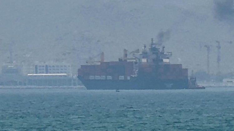Nave mercantile sullo Stretto di Hormuz