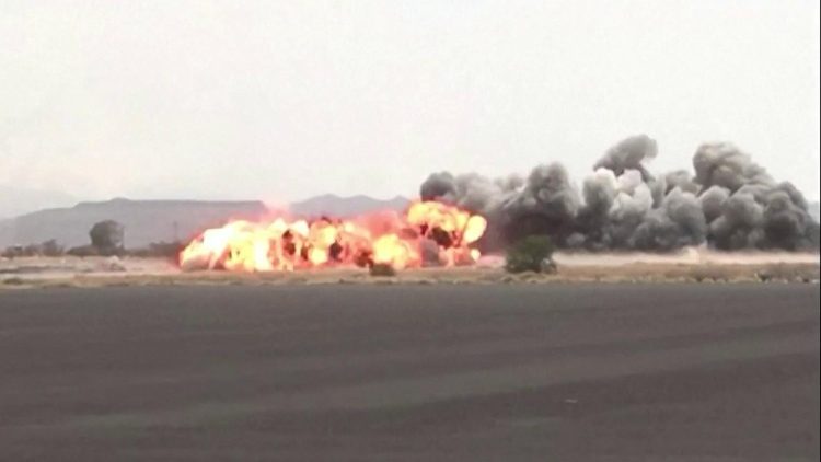 Raid sull'aeroporto internazionale di Sana'a