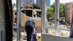 Gli effetti dell'ultimo attacco russo sulla capitale ucraina Kyiv