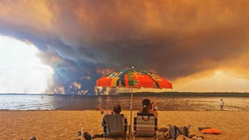 Nearly 270,000 people displaced by fires in France and Spain 