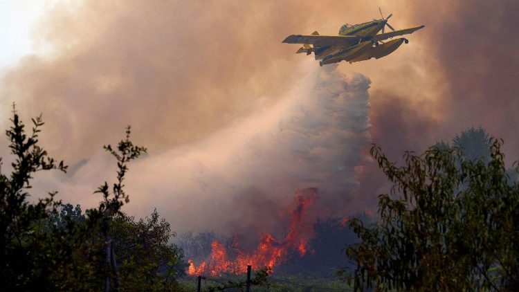Gli incendi colpiscono la Spagna: qui gli interventi a San Martin, a poche decine di chilometri da Madrid