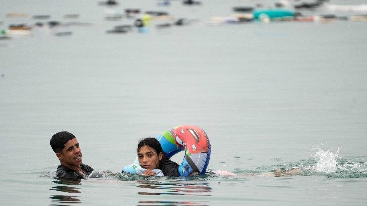 Two young Moroccans swim to Ceuta