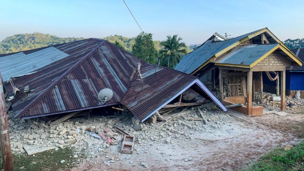 TOPSHOT-INDONESIA-QUAKE