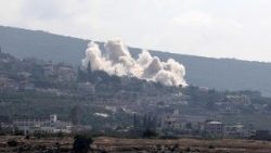 A fumaça se eleva após um ataque israelense que atingiu a vila de Biout es Sayed, no Líbano, no último dia 26 de agosto (AFP or licensors)