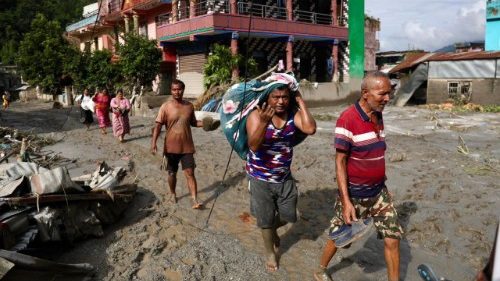 Nepal, cresce il bilancio delle vittime per le devastanti alluvioni