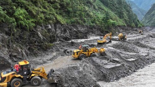 Nepal: Jumlah korban tewas meningkat, kekhawatiran bertambah akibat meluapnya danau di wilayah Tibet