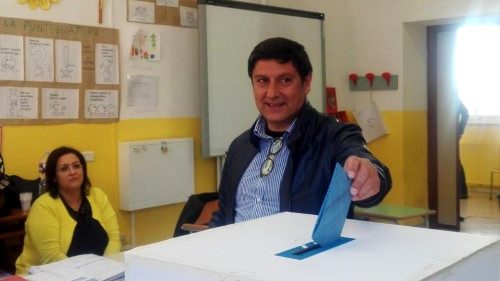 Трудные вопросы: выборы и неправедные законы