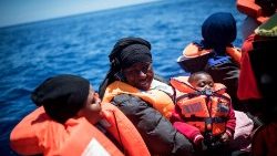Os migrantes são “rostos e não números”, reitera o Papa, “cada um com a sua história e sofrimento"