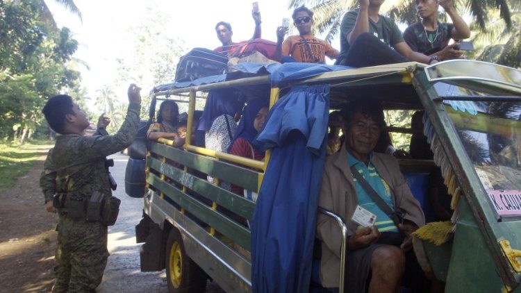 Eine Polizeikontrolle in Jolo/Philippinen - Archivbild