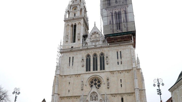 Die Kathedrale von Zagreb nach dem Erdbeben