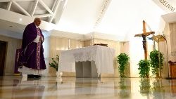 Папа падчас св. Імшы ў капліцы сваёй рэзідэнцыі