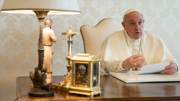 संत पापा फ्राँसिस वीडियो संदेश देते हुए