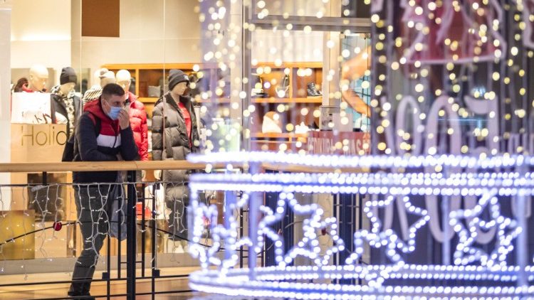 Letzte Weihnachtseinkäufe in Prag/Tschechien