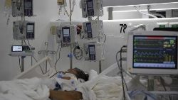 Corona-Patient auf der Intensivstation in einem Krankenhaus in San Salvador. Im Januar 2021 verzeichnete El Salvador einen Anstieg der Infektionen um 19,4 Prozent