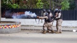 Polizei reagiert am Mittwoch mit Tränengas auf Demonstranten in Port-au-Prince