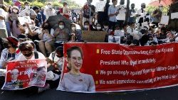म्यांमार में तख्तापलट के खिलाफ  विरोध प्रदर्शन 